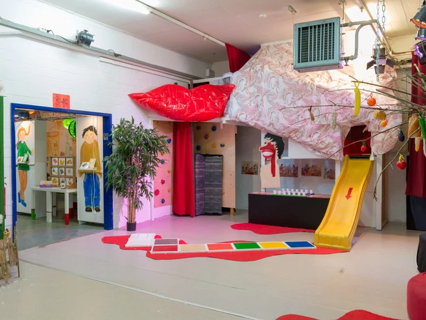 Aha_Museum-Exhibition-1 Showroom with slide