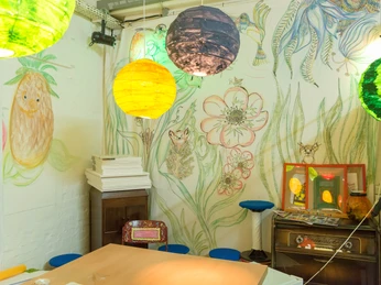 Aha_Museum-Exhibition-2 Bemalte Wände im AusstellungsraumPainted walls in the exhibition roomMalede vægge i udstillingsrummetGeschilderde muren in de tentoonstellingsruimte