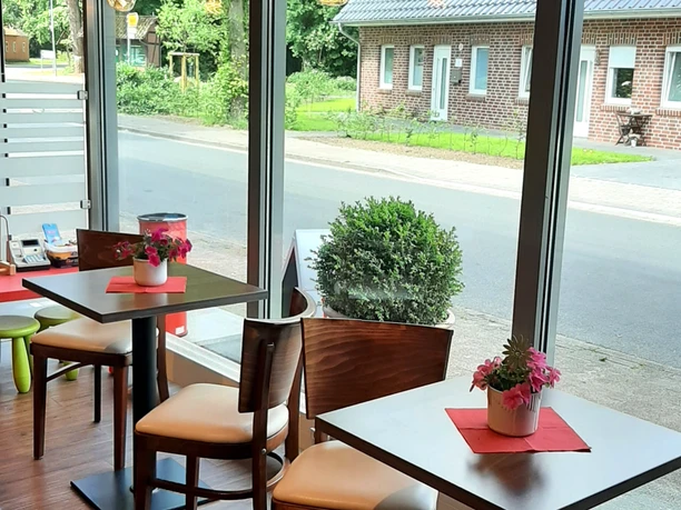 Sitzbereich in der Bäckerei Fricke in Waffensen Sitzbereich in der Bäckerei Fricke in Waffensen