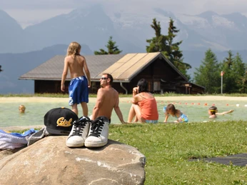Badesee und Spielplatz Rosswald.JPG