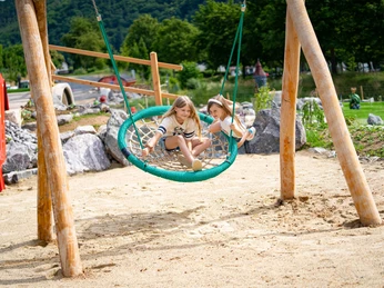 Schaukel und Spielplatz - Adventure Golf Edersee