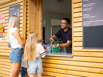 Eigener Kiosk / Imbiss - Auch für nicht Golfer jederzeit zugänglich - Adventure Golf Edersee