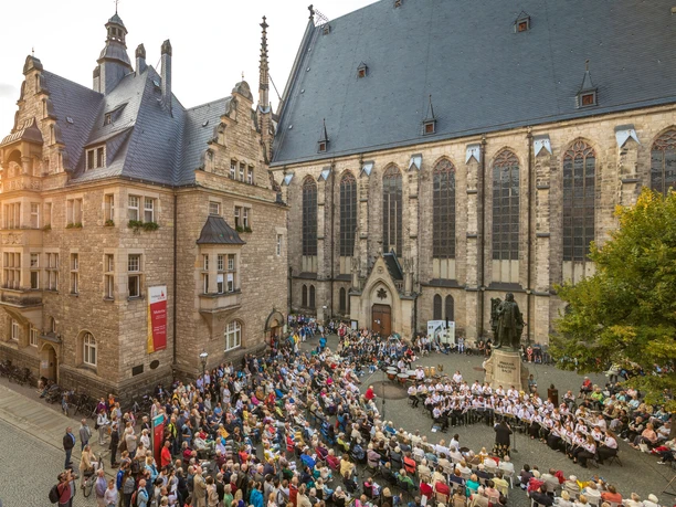 Un concert de Bach aura lieu devant l'église Saint-Thomas sur le Thomaskirchhof. Leipzig, ville de musique, culture.