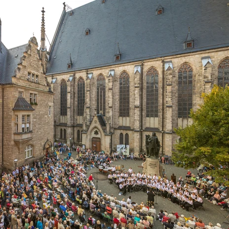 Thomaskirchhof mit Bachdenkmal - Musikstadt Leipzig