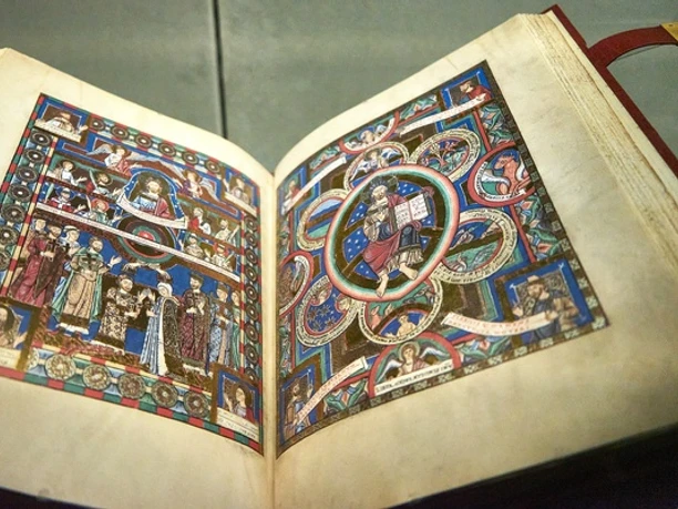 HAB-Evangeliar-Heinrich-des-Loewen-Beate-Ziehres-Zeitorte.jpg Faksimile des Evangeliars Heinrichs des Löwen und Mathildes von England. (