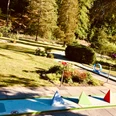 Miniaturgolf Neandertal in Mettmann Miniaturgolfplatz mit verschiedenen Hindernissen in einer waldreichen Umgebung bei Mettmann.