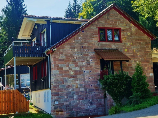 Forbach bfsl Kletterwand am Haus