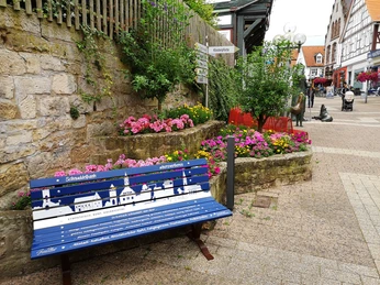 Schnuddelbank vor Konditorei Goldstück