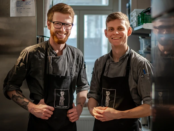 Hart & Herzlich Inhaber - Cafés in Leipzig Zusehen sind die zwei Männer (Inhaber) welche die Patisserie gehört, Cafe, Gastronomie, Freizeit, Kaffeehaus, genuss,