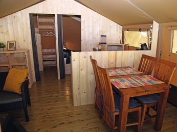 Innenansicht Safari-Zelte