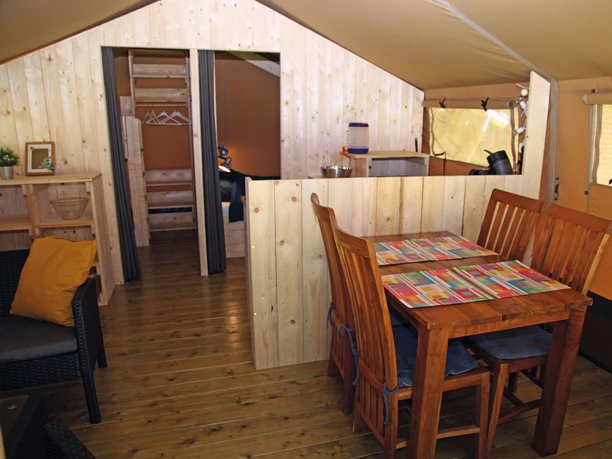 Innenansicht Safari-Zelte