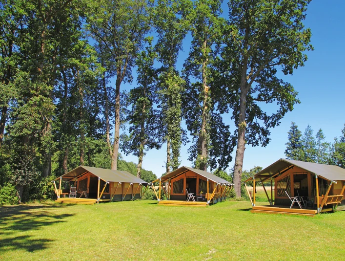 Blick auf die Safari-Zelte