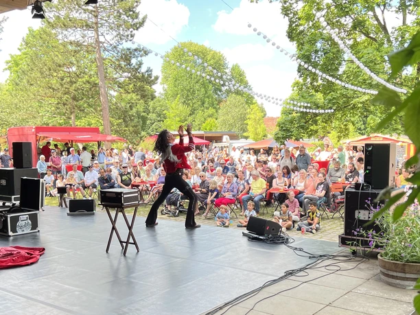 Muti Santarosa auf dem Kurpark Spektakel