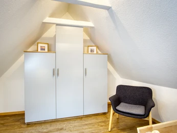 Schrank-Schlafzimmer.jpg
