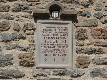 Pfarrkirche St. Michael Brakel Gedenkplakette an der Außenwand der Kirche für Johann Georg Rudolphi, Brakels Barockmaler.