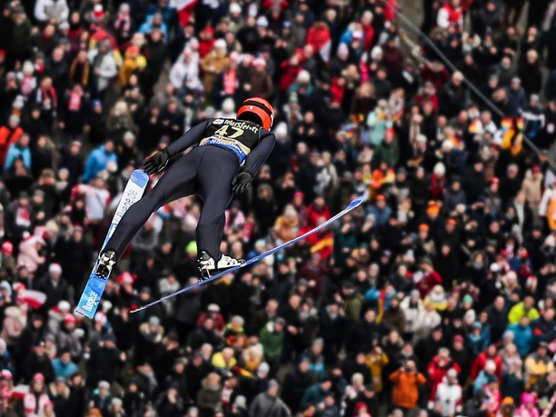 fis-skisprung-weltcup-willingen-springer-zuschauer.jpg