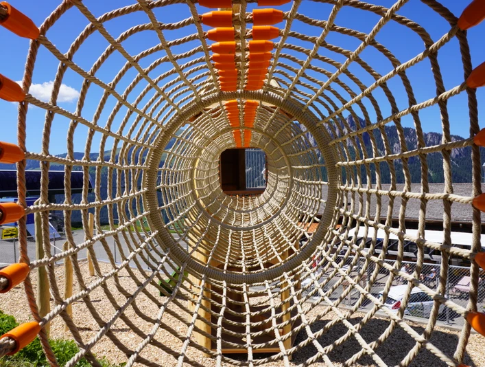Netztunnel bei Abenteuerspielplatz