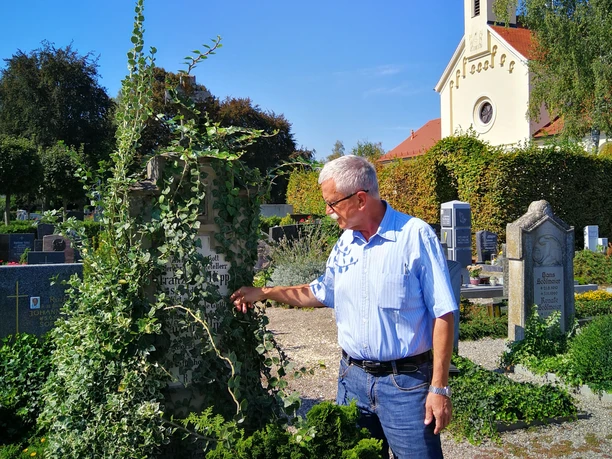 Ein Friedhof erzählt - Friedhofsführung Ein Friedhof erzählt - Friedhofsführung