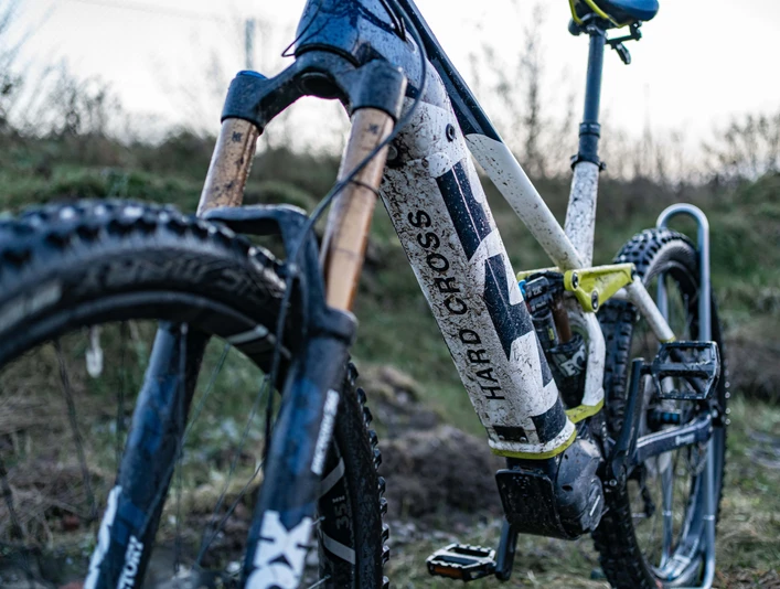 Husqvarna_HardCross_ZweiradsportMeine-min.jpg