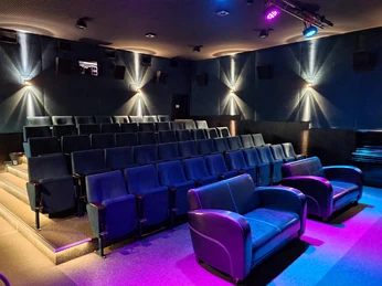Kino LichtSpiel Kinosaal 3-ccbysa-foto@LichtSpiel.jpg