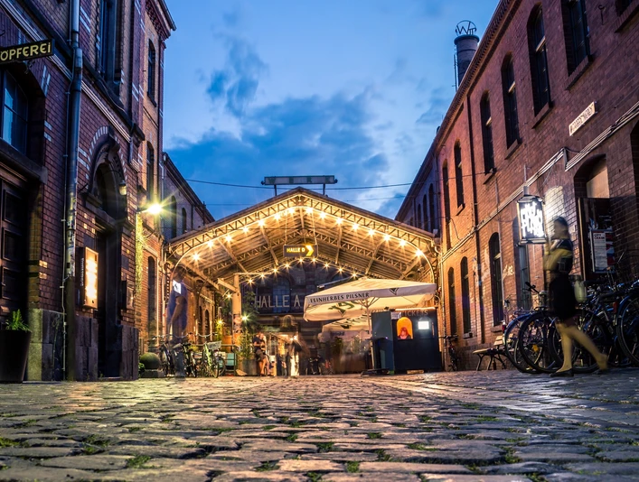 Werk 2 Hofansicht Werk 2 HofansichtPlant 2 Courtyard viewZávod 2 Pohled na nádvoříZakład 2 Widok na dziedziniecPlant 2 BinnenplaatsImpianto 2 Vista sul cortile