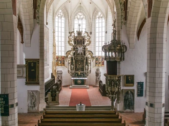 Kirchenschiff mit Altarraum © Dieter Wadewitz.jpg