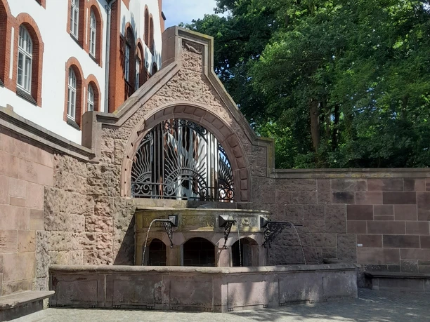 Kaiser-Wilhelm-Brunnen Kaiser-Wilhelm-Brunnen