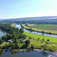 Campingplaetze_freizeitgelaene_ahlemeyer.png Luftaufnahme des Campingplatzes zwischen Weser und Badesee
