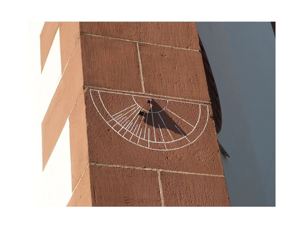 Sonnenuhr Liebfrauenkirche