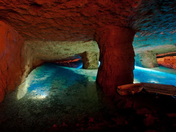 Blaue Lagune im Besucher-Bergwerk Kleinenbremen Blaue Lagune im Besucher-Bergwerk Kleinenbremen
