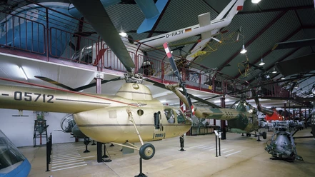 Hubschrauber in der unteren Halle des Hubschraubermuseum