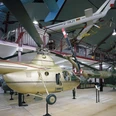 Hubschrauber in der unteren Halle des Hubschraubermuseum