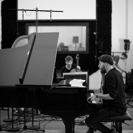 Clemens-Christian-Poetzsch plays his grand piano at a concert