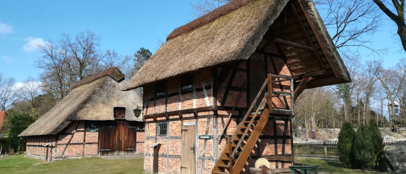 Honigspeicher und Schafstall des Heimatmuseum Scheeßel Honigspeicher und Schafstall des Heimatmuseum Scheeßel