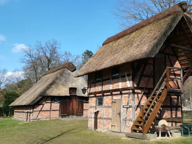 Honigspeicher und Schafstall des Heimatmuseum Scheeßel Honigspeicher und Schafstall des Heimatmuseum Scheeßel