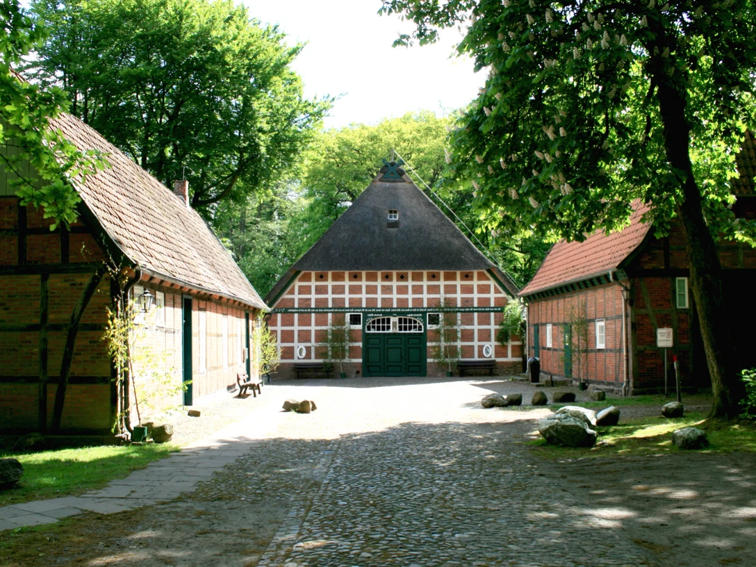 Der Meyerhof des Heimatmuseum Scheeßel Der Meyerhof des Heimatmuseum ScheeßelThe Meyerhof of the Scheeßel local history museumMeyerhof på det lokalhistoriske museum i ScheeßelDe Meyerhof van het streekmuseum Scheeßel