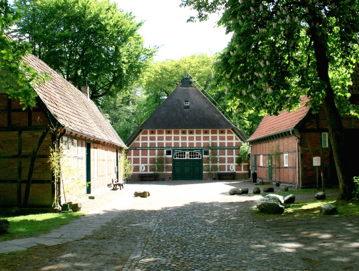 Der Meyerhof des Heimatmuseum Scheeßel Der Meyerhof des Heimatmuseum ScheeßelThe Meyerhof of the Scheeßel local history museumMeyerhof på det lokalhistoriske museum i ScheeßelDe Meyerhof van het streekmuseum Scheeßel
