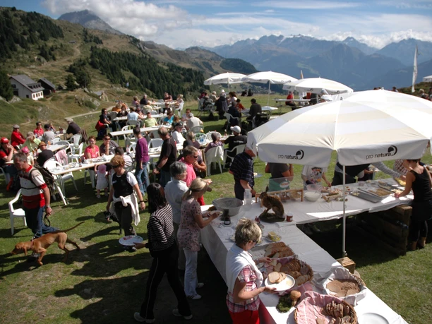 Herbstbrunch Riederfurka 2022.JPG