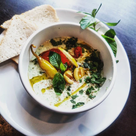 On the table is a vegan soup decorated with bread on the side, Vegan, Gastros in Leipzig