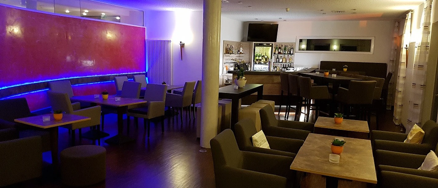 Bistro Henrys No. 2