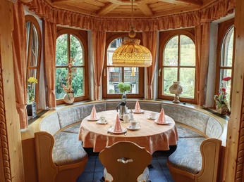 Pension Mühlenhof Erker im Frühstücksraum