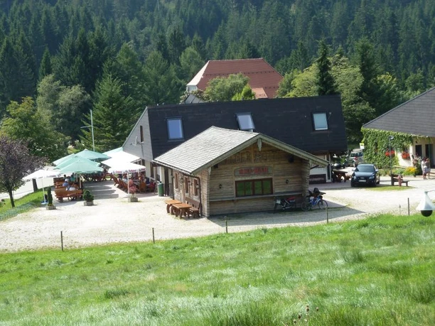Ruhesteinschänke mit Feger-Hütte