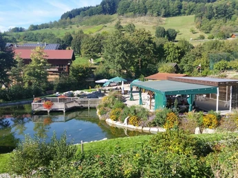 Blick von der Mummelseehalle in den Kurpark copyright Tourist Info Seebach