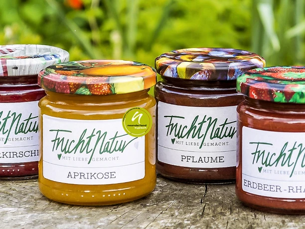 FruchtNatur aus Langenfeld Vier Gläser Fruchtaufstrich von FruchtNatur aus Langenfeld: Sauerkirsch, Aprikose, Pflaume, Erdbeer-Rhabarber.