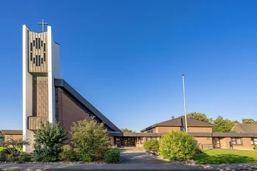 Buesum-StAndreas-Kirche-aussen03.jpg