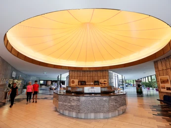 037HR - Bad Wildungen - Kurpark Wandelhalle Reinhardshausen Naturquelle Reinhardsquelle.JPG