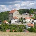 Wolfsfährte zur Burg Wolfsegg Die stattliche Anlage der Burg Wolfsegg wirkt sehr imposant