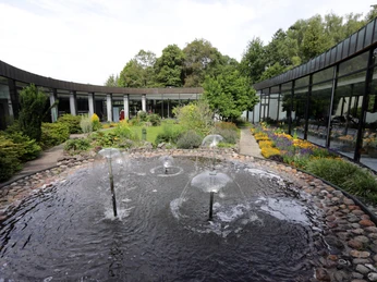 Bad Wildungen - Kurpark Wandelhalle Reinhardshausen Brunnen Bad Wildungen - Kurpark Wandelhalle Reinhardshausen Brunnen