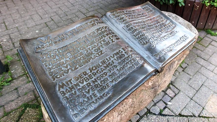 Bronzebuch_Schuetzenstrasse.jpg