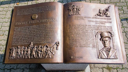 Bronzebuch_Schuetzenplatz.jpg
